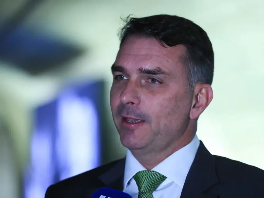 Senador, Flávio Bolsonaro durante entrevista. Foto: Lula Marques/Agência Brasil