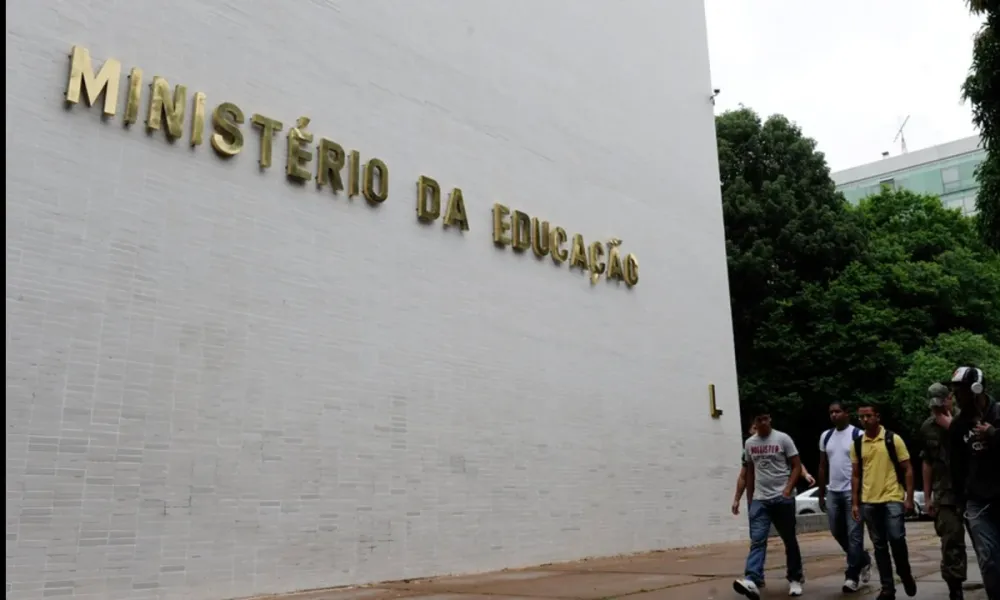 Foto: Marcos Oliveira/Agência Senado... Leia mais em https://www.cartacapital.com.br/educacao/mec-suspende-autorizacao-para-novos-cursos-ead-em-17-areas-confira-a-lista/. O conteúdo de CartaCapital está protegido pela legislação brasileira sobre direito a