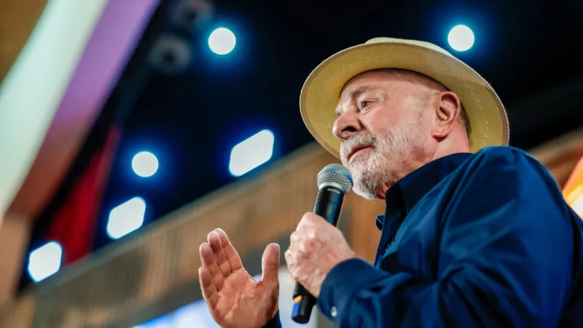 Depois da saída do Brasil do Mapa da Fome, presidente Lula (foto) afirmou que “a existência da fome é uma escolha política” ... Leia mais no texto original: (https://www.poder360.com.br/poder-governo/lula-e-janja-reunem-ministros-para-discutir-combate-a-