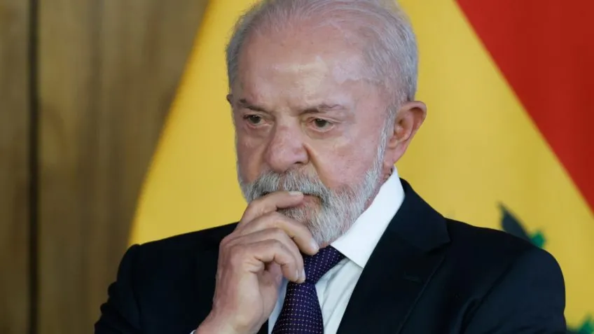 O presidente afirmou que a operação foi impulsionada pelos meios de comunicação e disse que Moro e Dallagnol não comprovaram as acusações feitas durante as investigações... Leia mais no texto original: (https://www.poder360.com.br/poder-governo/lula-diz-