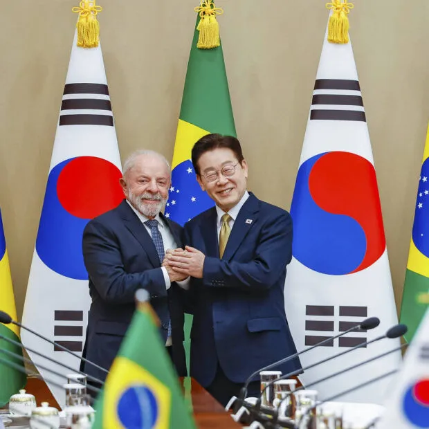 O presidente Lula e o presidente da Coreia do Sul, Lee Jae-myung, em Seul, em fevereiro. Os dois países estão entre os que mais cresceram no primeiro trimestre de 2026 – Ricardo Stuckert – 23.fev.26/Presidência