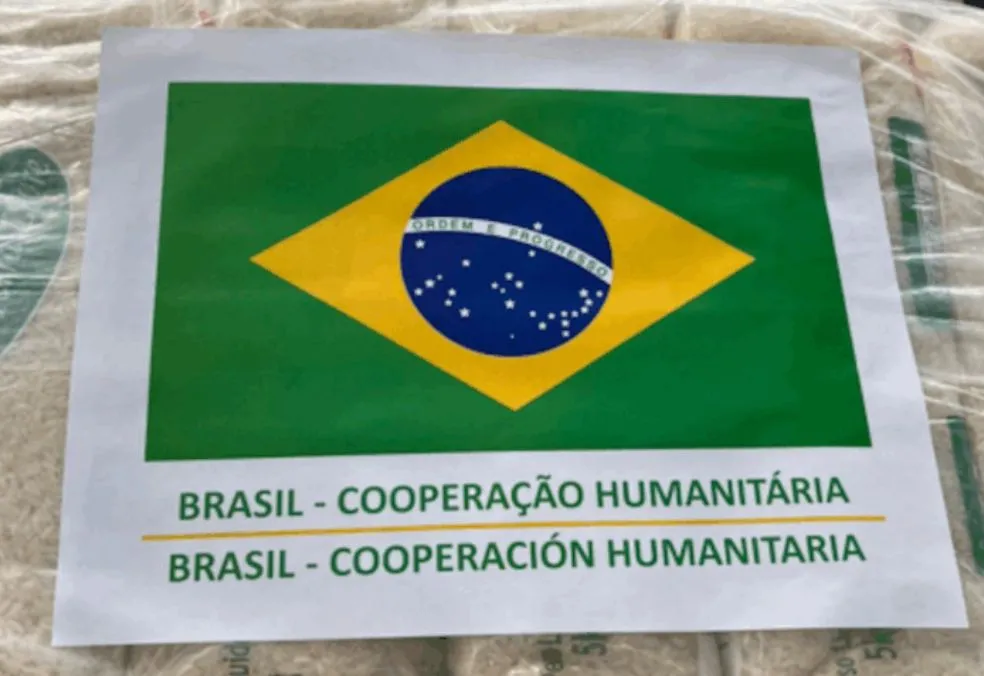 Doação inclui 16 toneladas de arroz e 5 toneladas de leite em pó ... Leia mais no texto original: (https://www.poder360.com.br/poder-governo/governo-brasileiro-envia-alimentos-e-remedios-para-a-bolivia/) © 2026 Todos os direitos são reservados ao Poder36