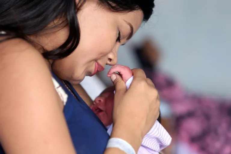 Salário-maternidade garante renda por 120 dias às seguradas Fonte: Agência Câmara de Notícias