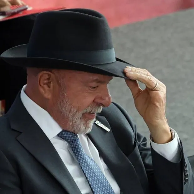 Lula, que critica Flávio Bolsonaro, já defendeu combate a facções como terrorismo