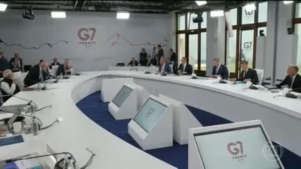 Lula e Trump se cumprimentam durante evento social no G7 na França