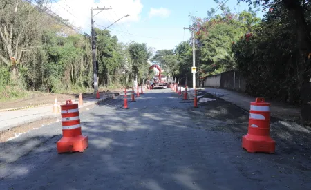 Avenida Malek Assad tem trânsito liberado no sentido Centro após avanço das obras de asfalto