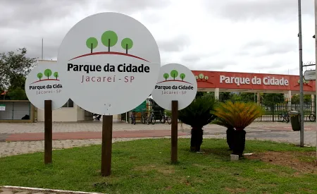 Moradora relata restrições para realização de fotos e atividades no Parque da Cidade de Jacareí