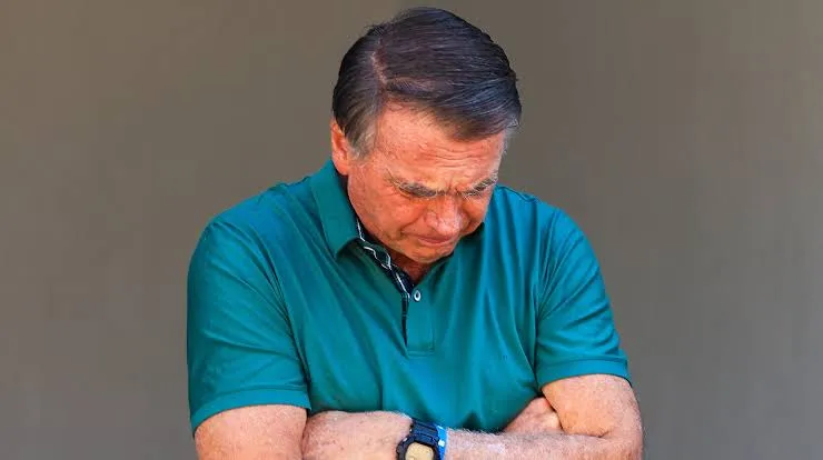 Defesa diz que Bolsonaro pediu ajuda a militar para consertar arma apreendida em blitz