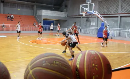 Atletas de Jacareí disputam competições de futebol, basquete, xadrez e outras modalidades no fim de semana