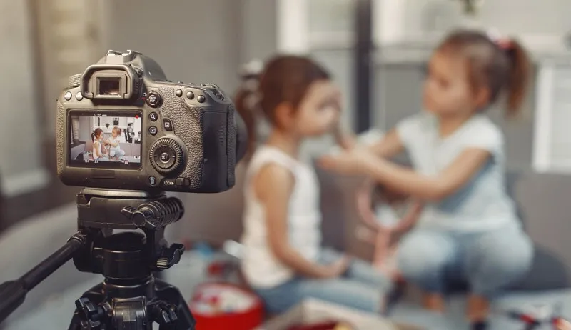 Entram em vigor regras para monetização de conteúdo infantil na internet