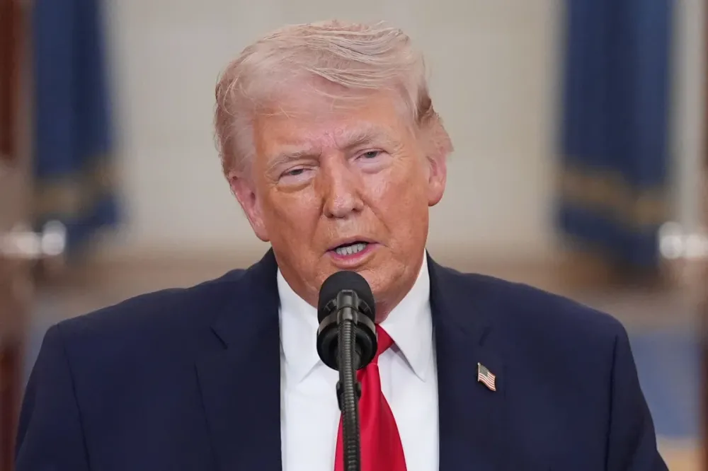 O presidente dos EUA, Donald Trump, discursa no Salão Cruzado da Casa Branca - Getty Images