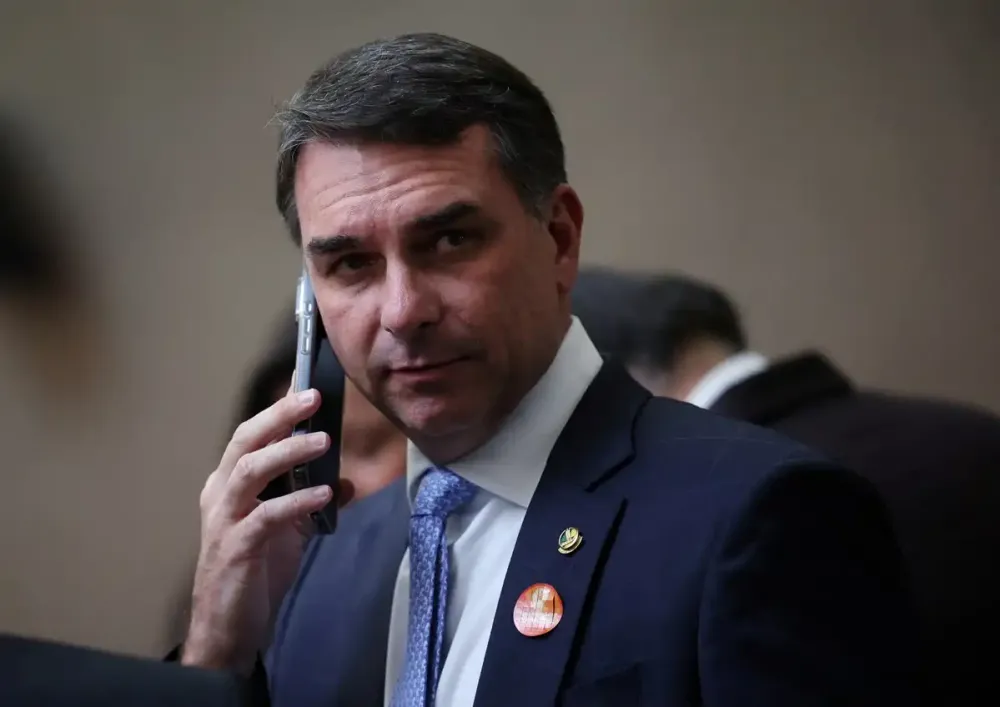 2026-05-14T215009Z_865536769_RC2W7LAGCJVO_RTRMADP_3_BRAZIL-ELECTION-BOLSONARO-FILM_b0db1c